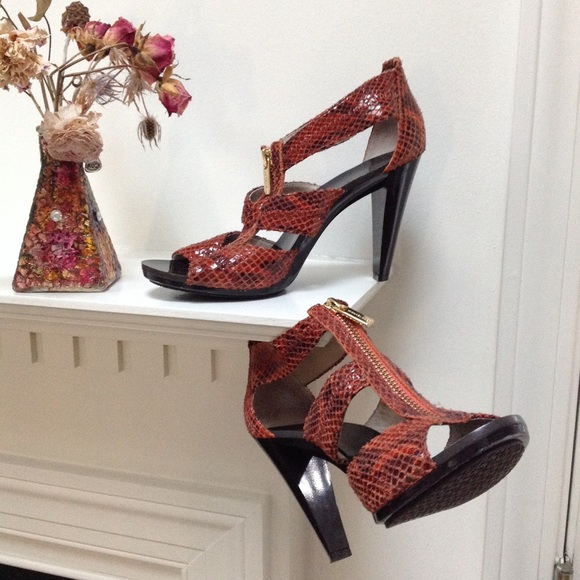 MICHAEL Michael Kors Shoes - Beautiful Comfortable Michael Kors Sandals HP😍👏